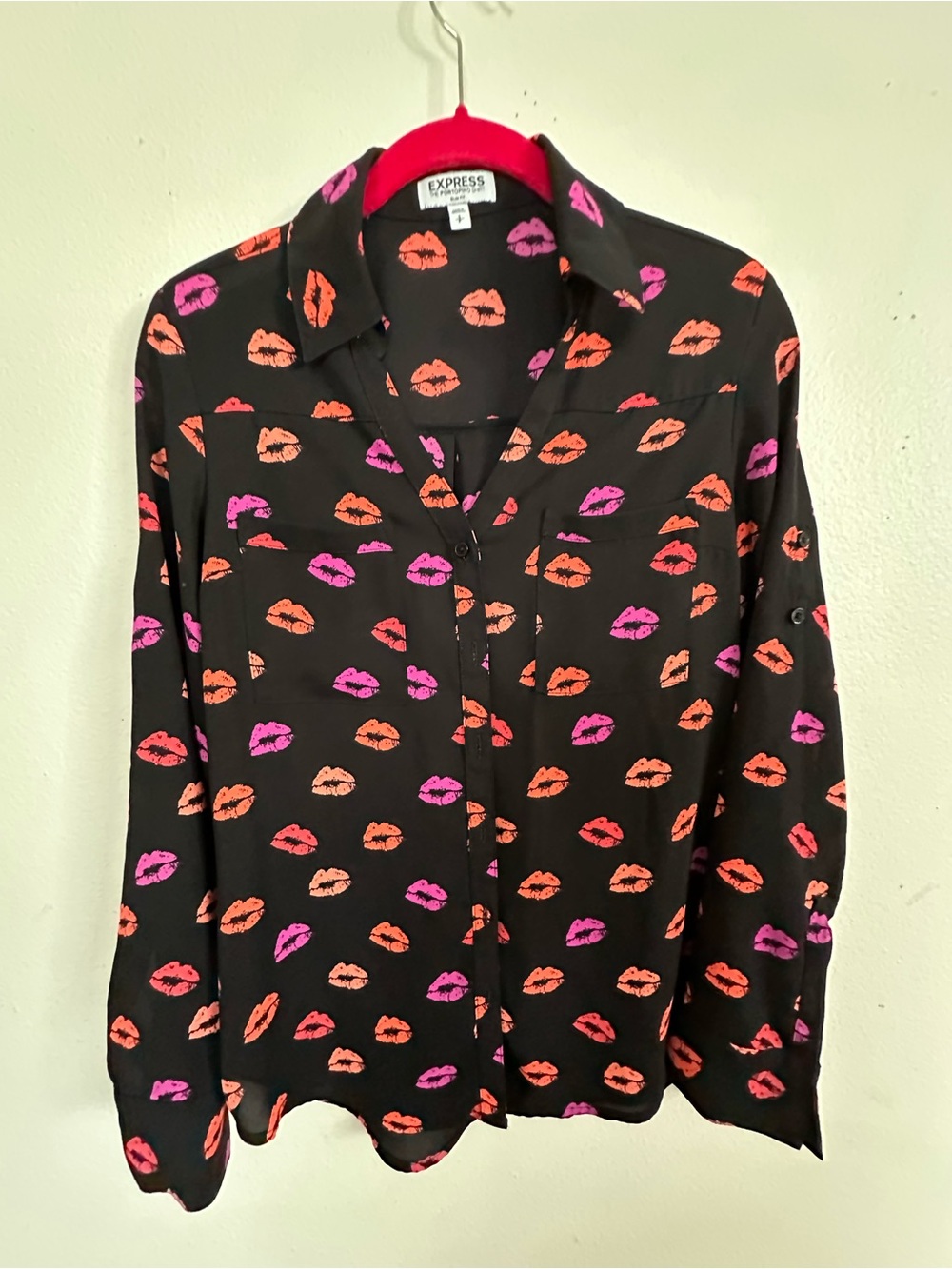 Express Black Button-Down Shirt with Pink & Orange Lip Print - Picture 2 of 4